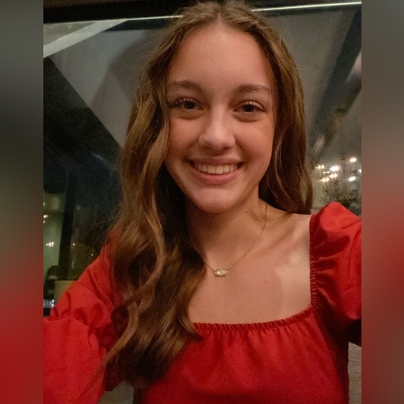 Meet your Posher, Caroline - Picture 2 of 2